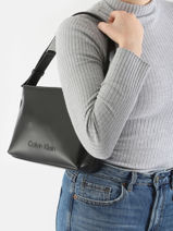 Schoudertassen Embossed Logo Gerecycleerd Polyester Calvin klein jeans Bruin embossed logo K612551-vue-porte